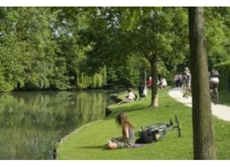 le long de la Marne, à 10 minutes de la maison