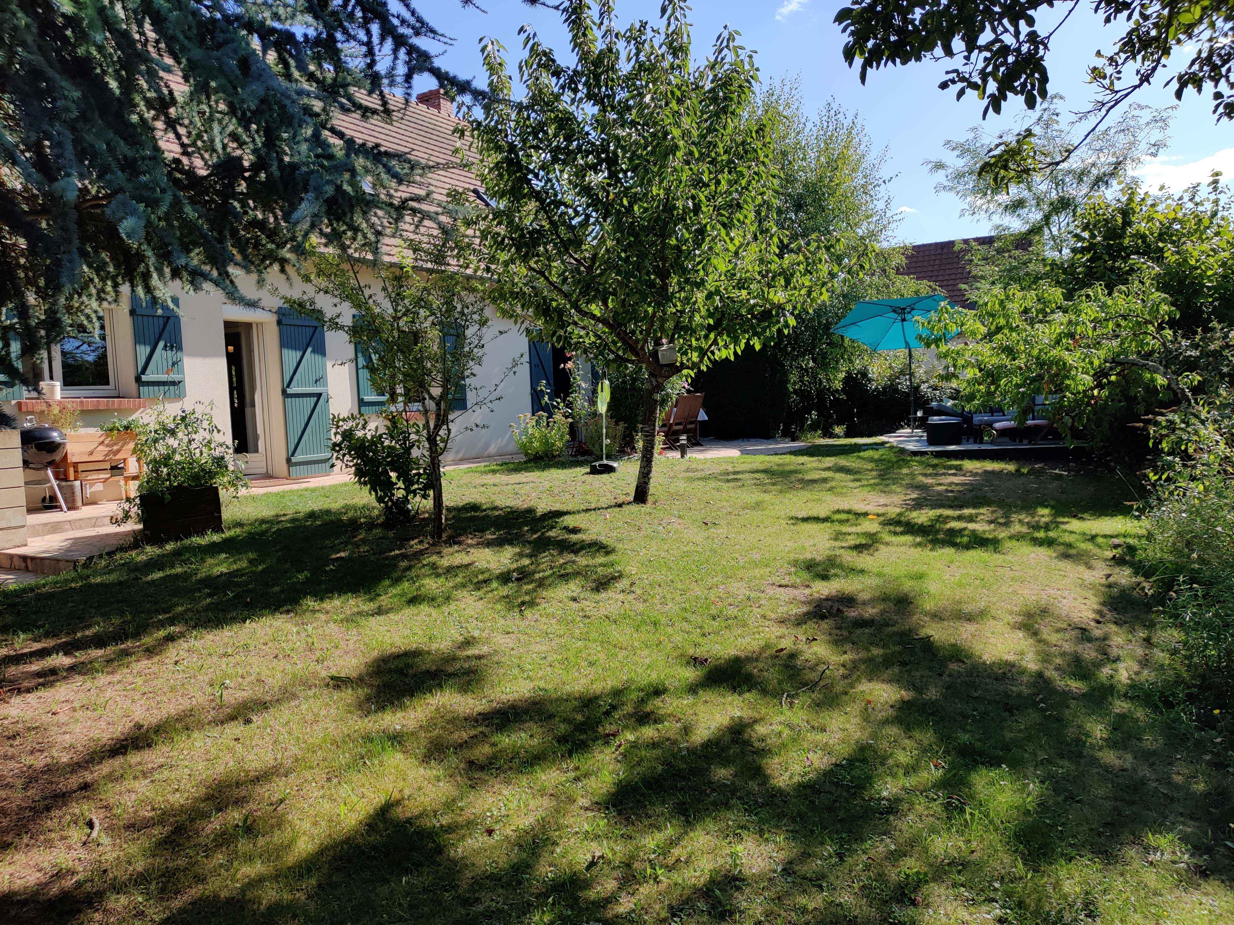 Jardin fleurie et arboré