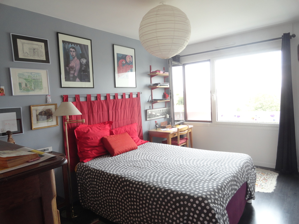 chambre à l'est. Lit en 140.