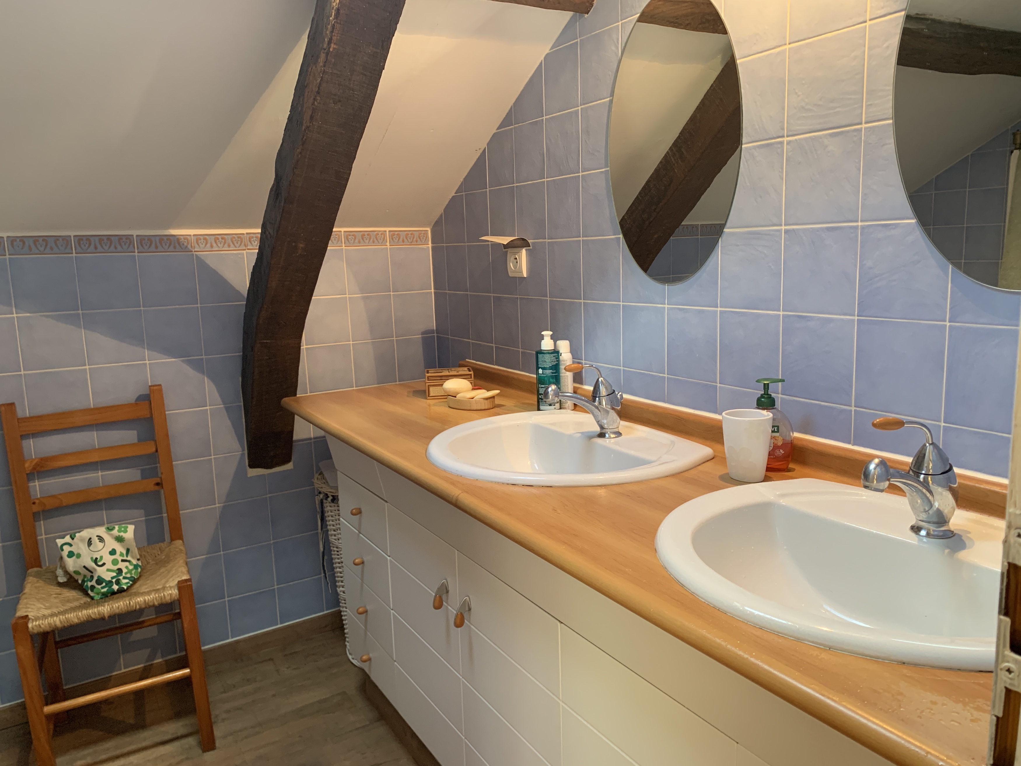 La salle de bain de l'étage