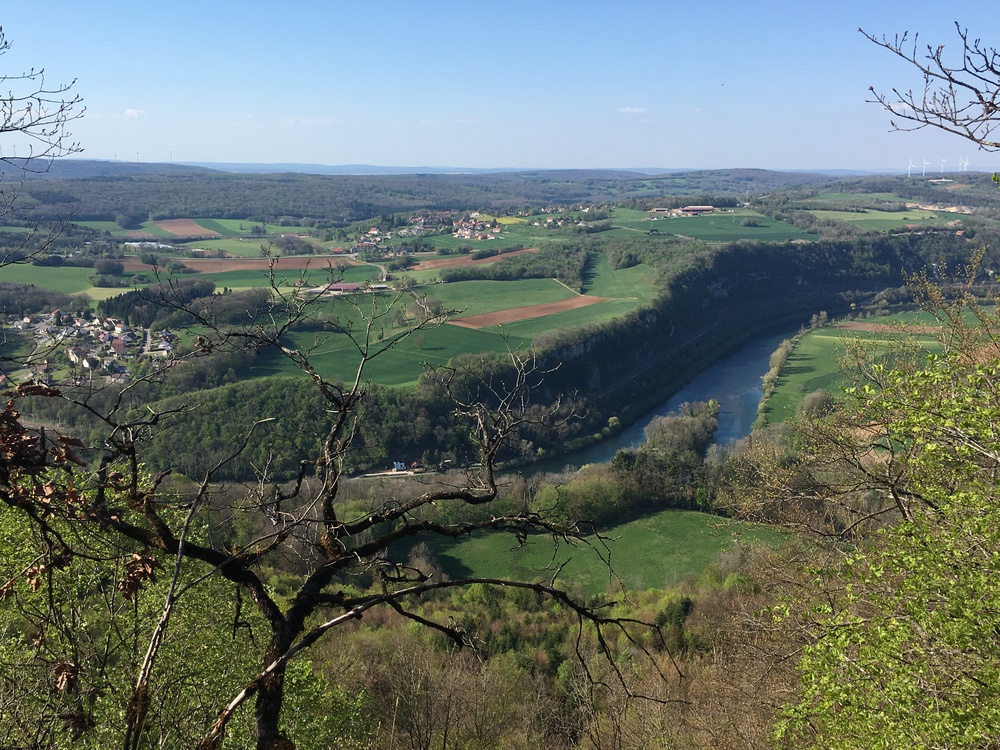 Vallée du Doubs à la fin de l'hiver.