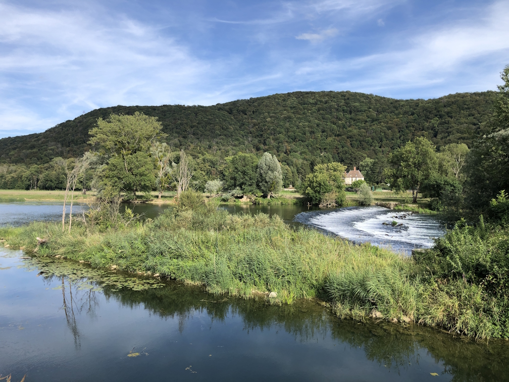 Balade le long du Doubs à 5 min en vélo/10 min à pied de notre maison.