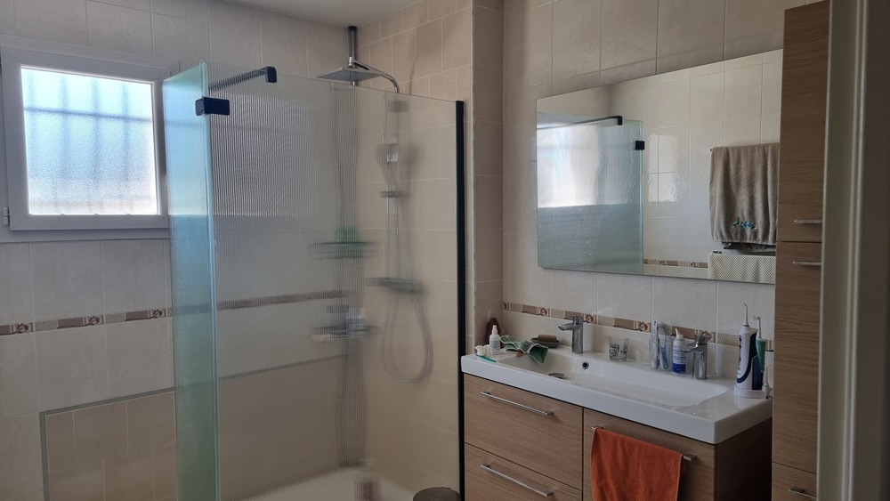 Salle d'eau 2 haut + WC + bidet
