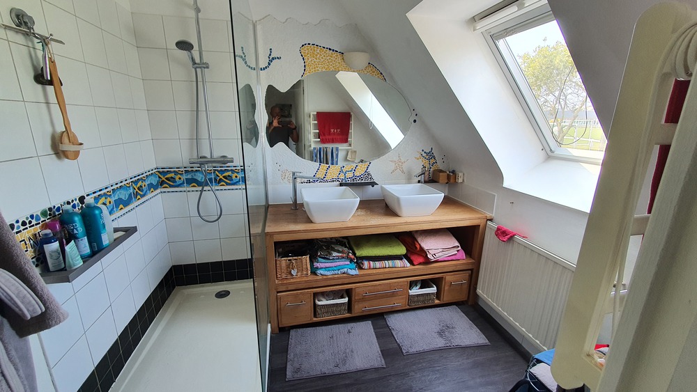 salle de bain étage avec douche
