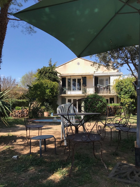 jardin à l'arrière