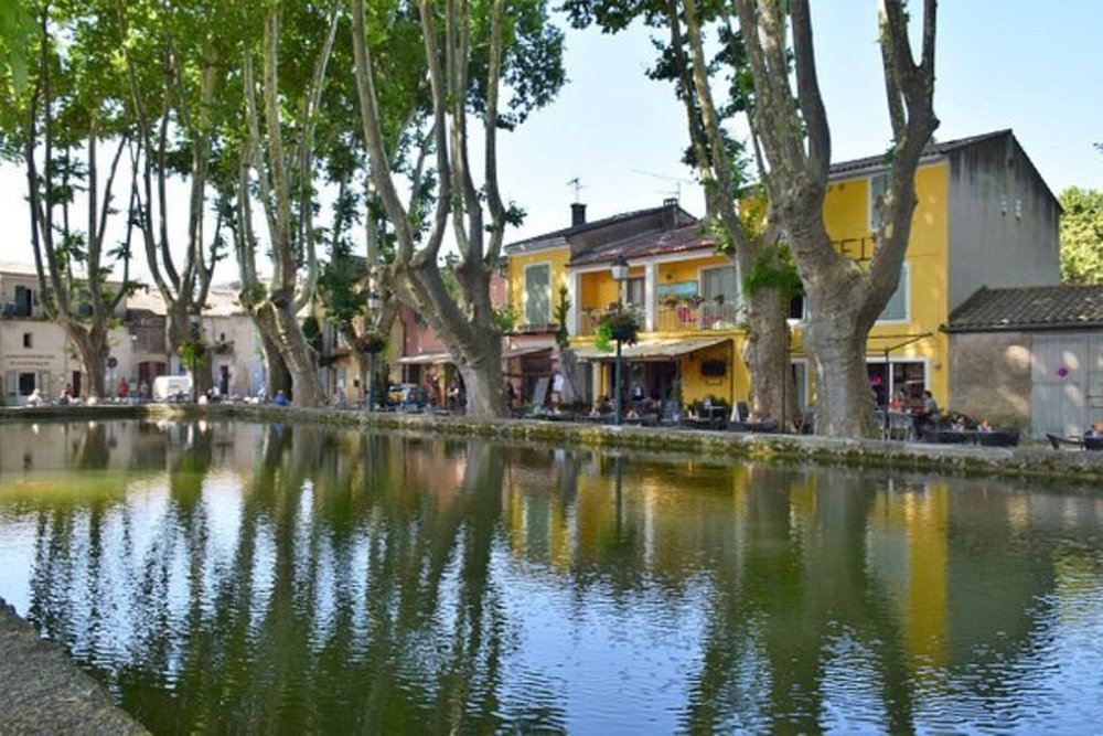 Cucuron village en Luberon (13 km de Pertuis)