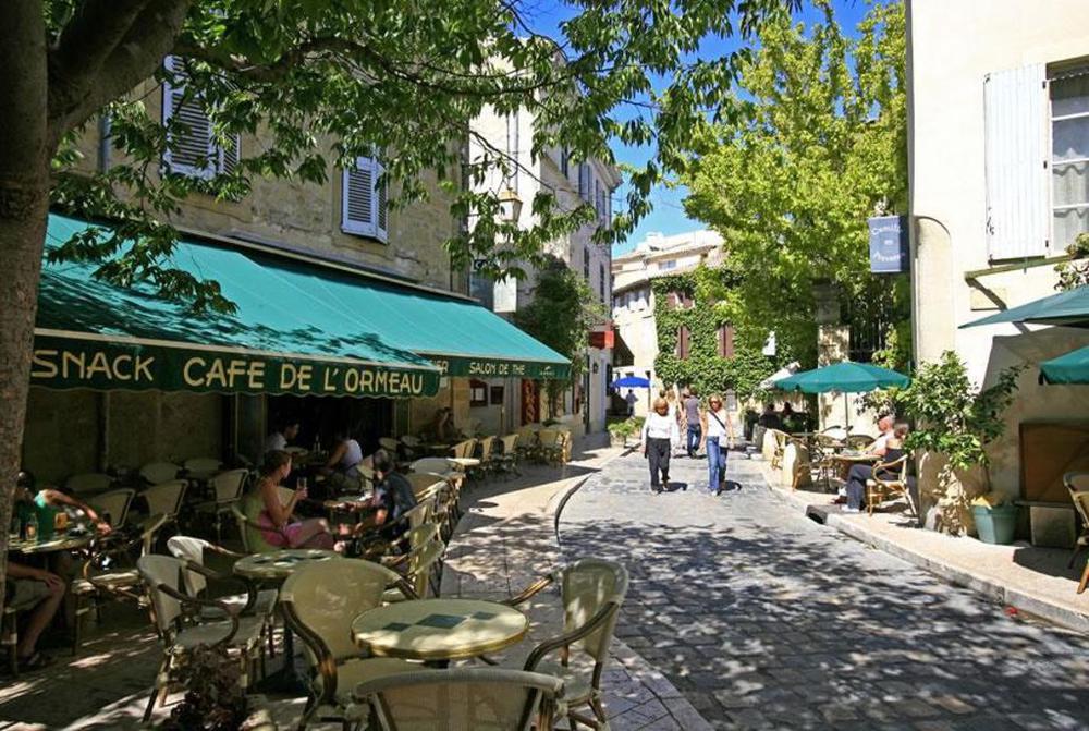 Lourmarin village en Luberon (17 km de Pertuis)