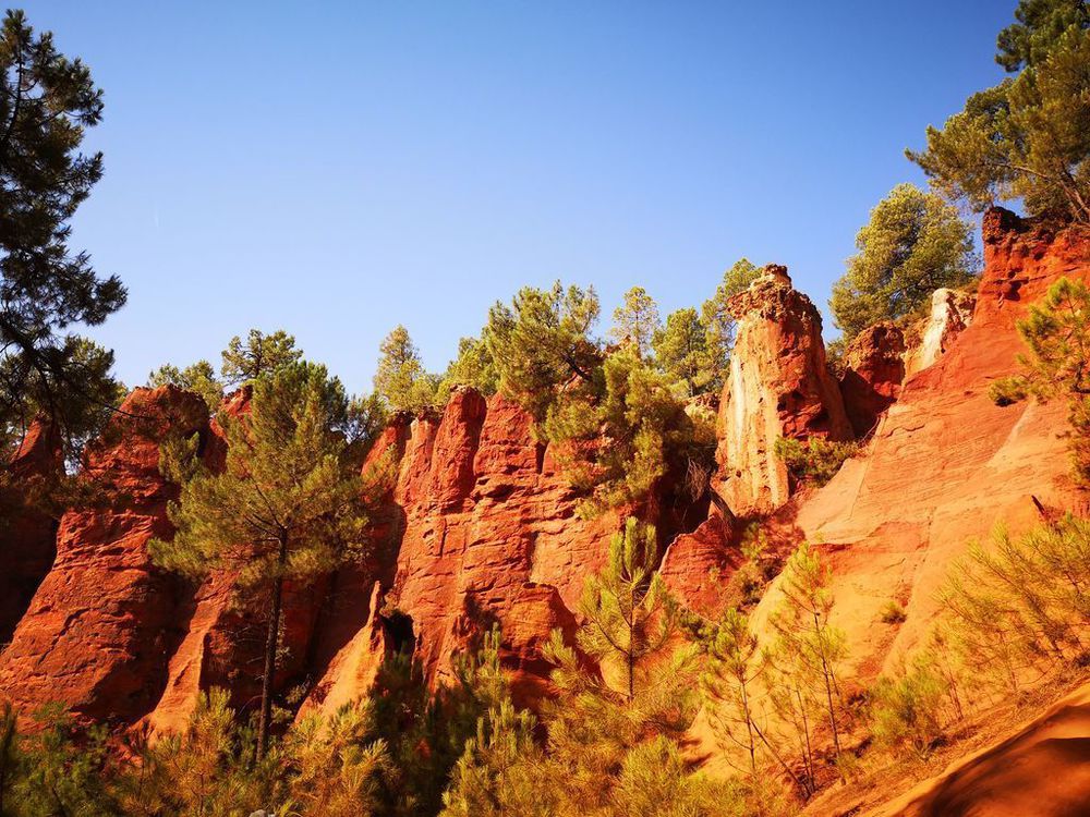 Les ocres du Luberon/Roussillon village (40 km de Pertuis)