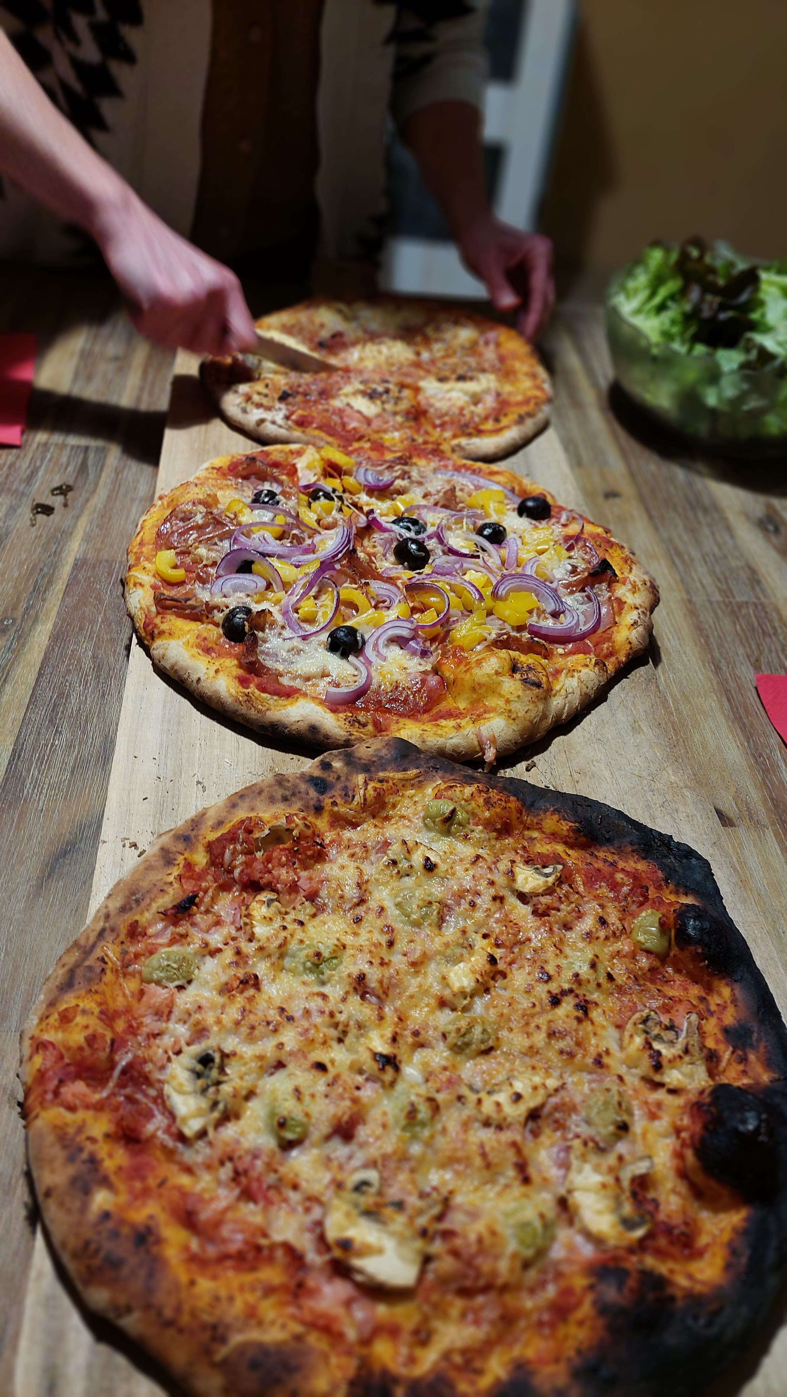 Faites vos pizzas au feu de bois !