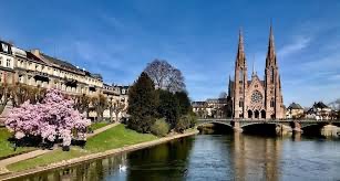 Ville de Strasbourg, les quais, les Eglises
