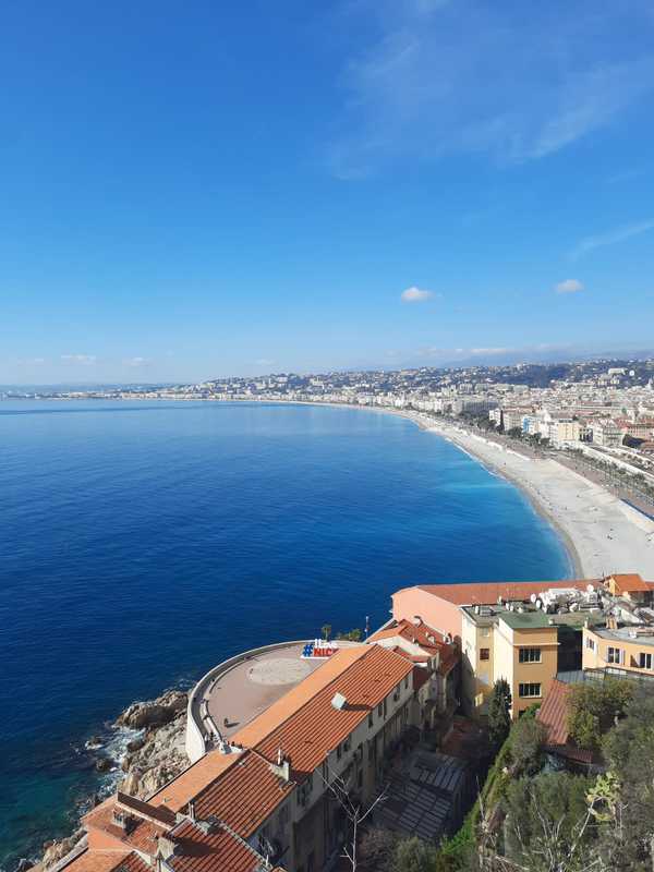 Vue de la Baie des Anges, prise depuis la colline du Château.