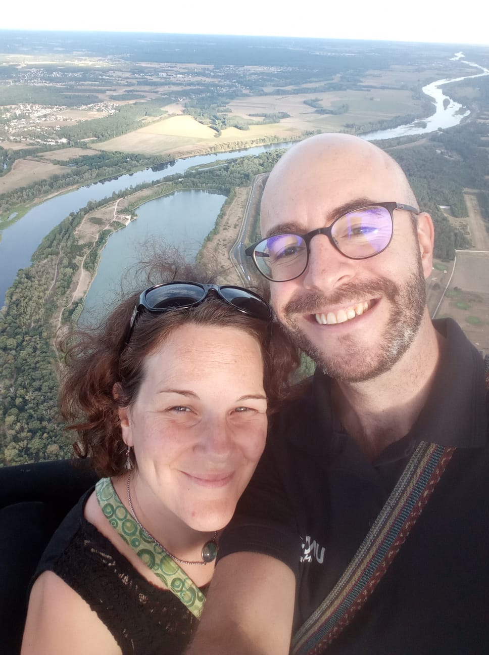 C'est nous ! On peut facilement faire de la Montgolfière en Touraine.