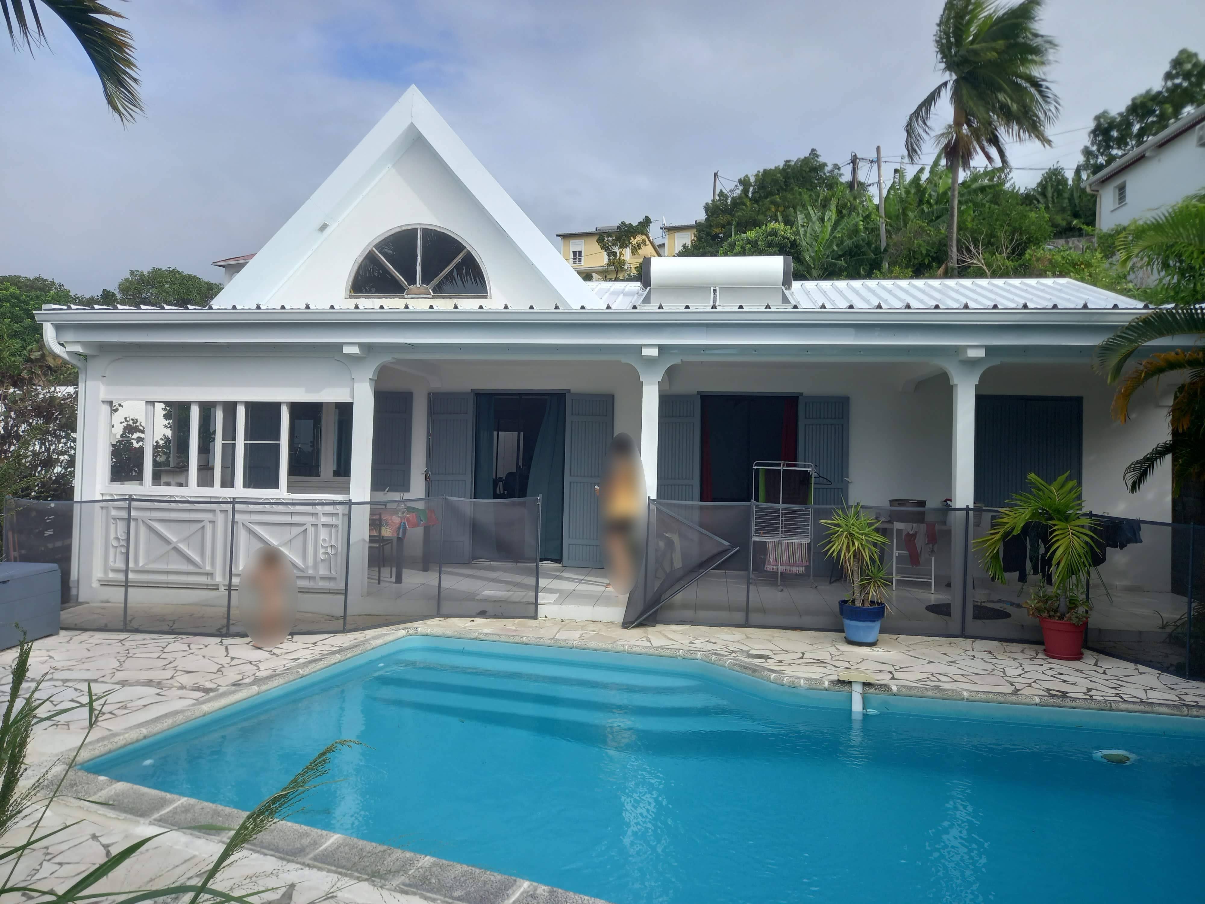 La maison et son espace extérieur