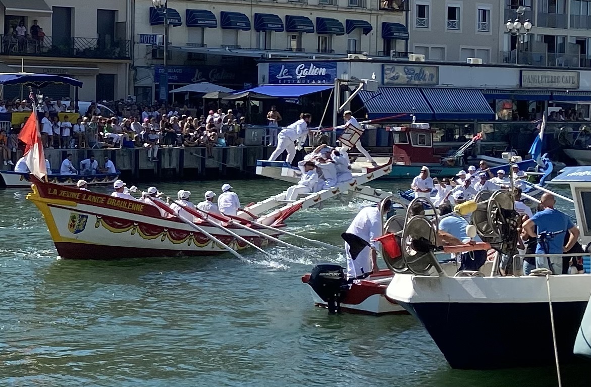 tournoi de joutes sur le canal au Grau-du-Roi