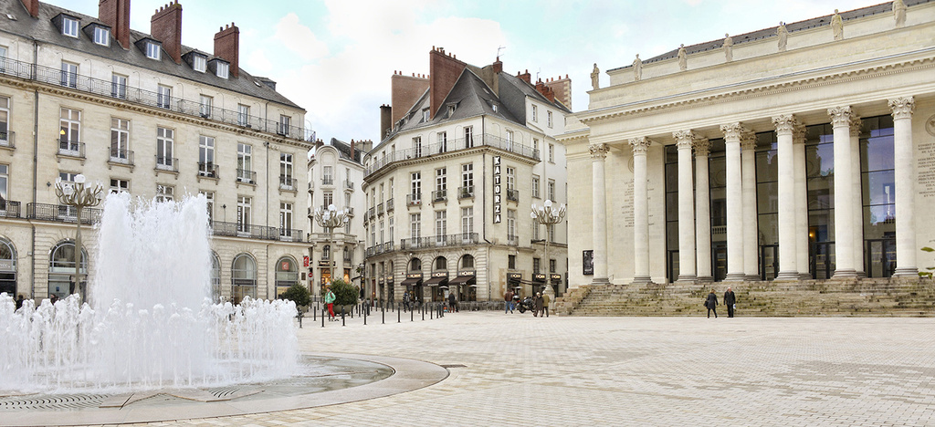 Place du théâtre Graslin à 1min de l'appartement