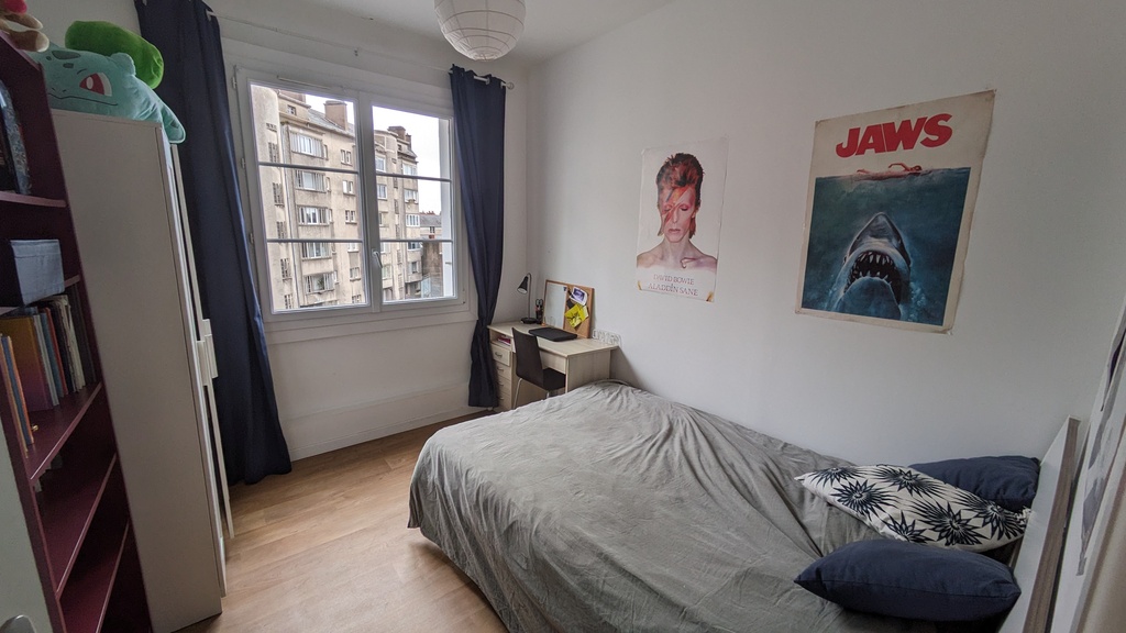 Chambre 2 blanche avec lit double