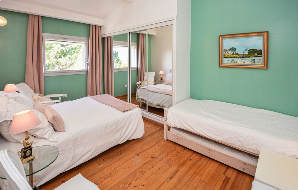 chambre etage un lit 140 et un lit gigogne 80