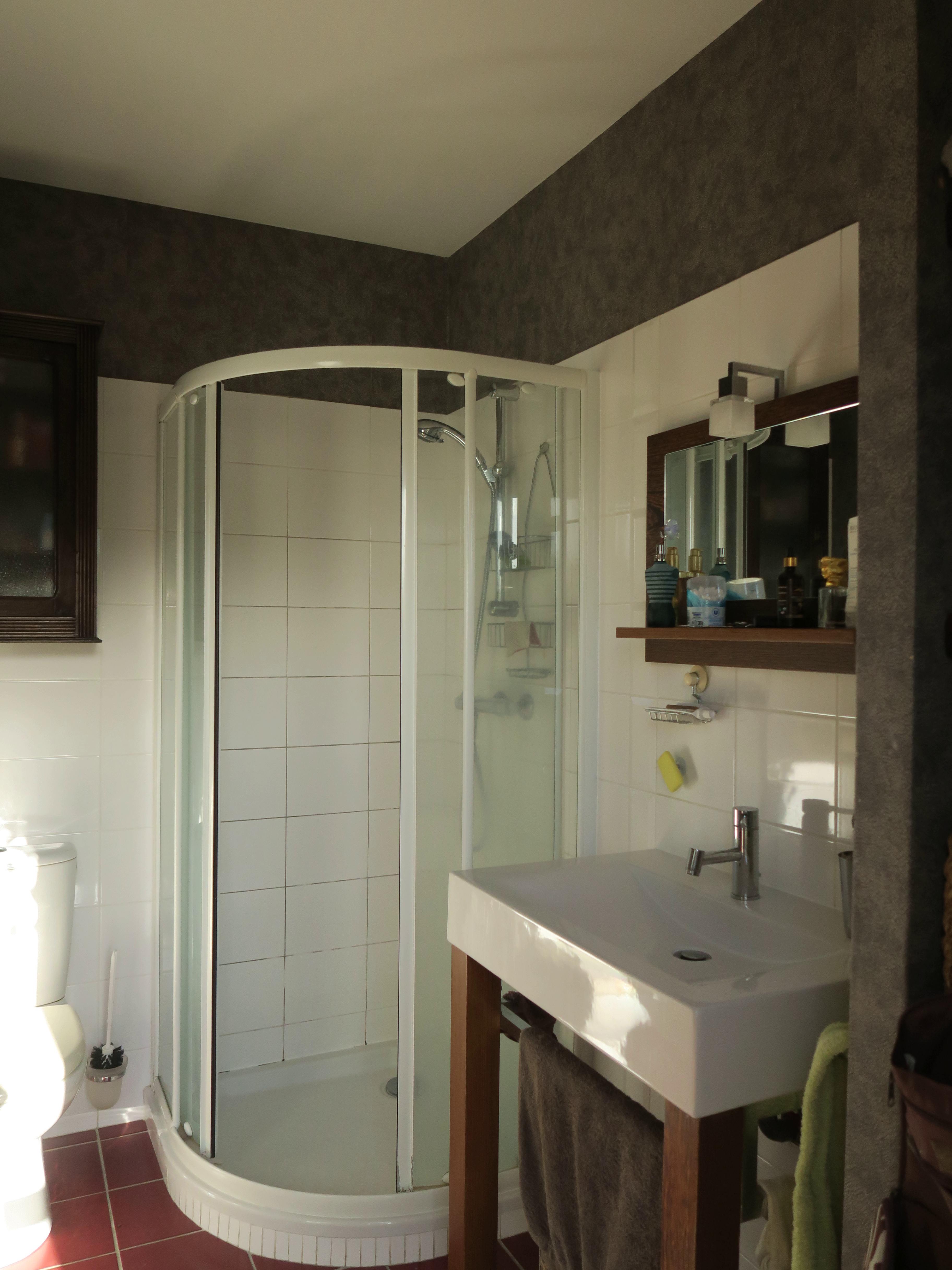 Salle d' eau et wc attenant à la chambre