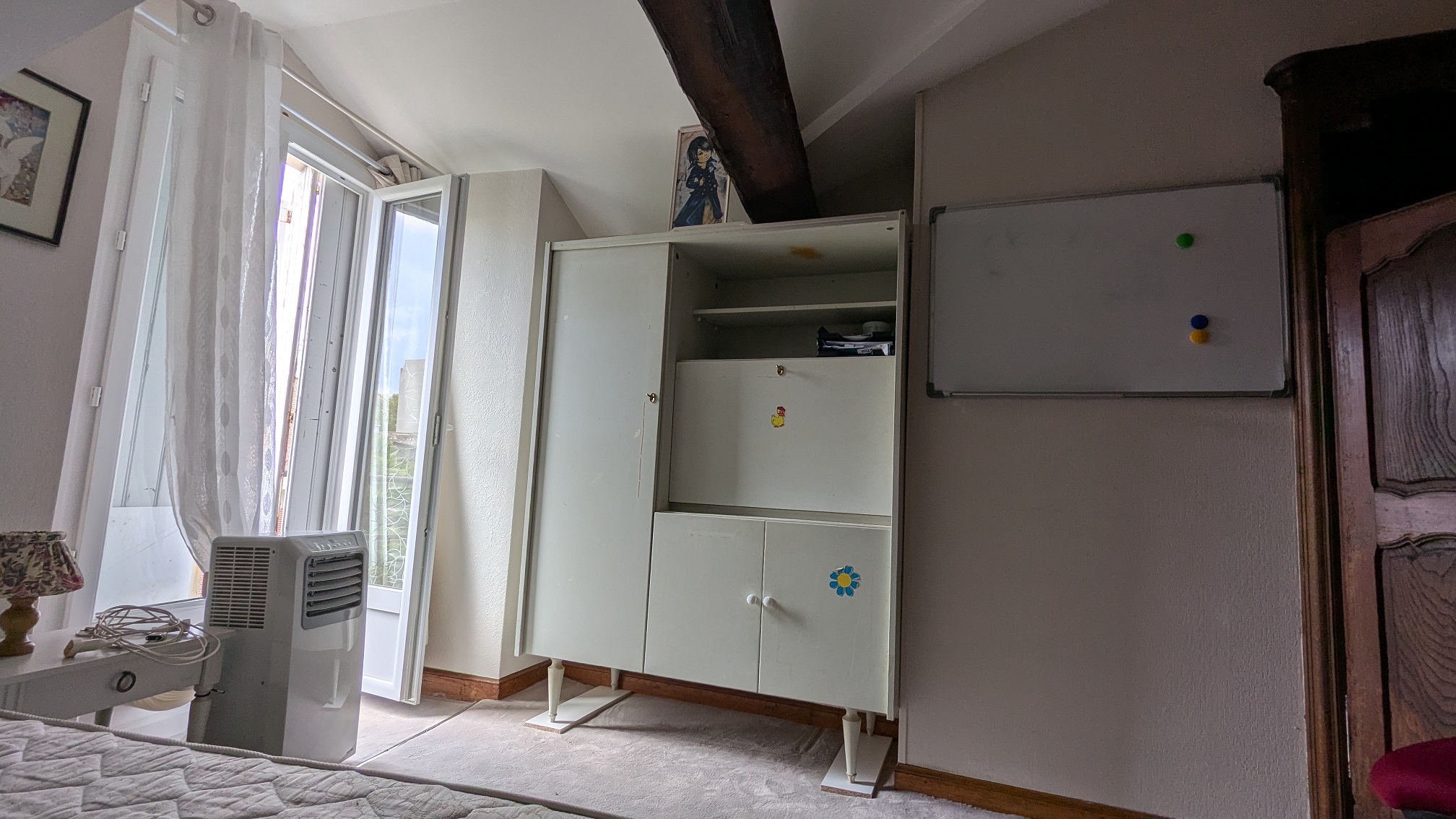 Chambre N°2 avec sa climatisation portable