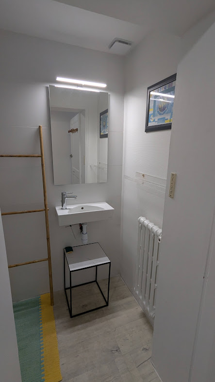 Salle de bain N°1  avec sa douche