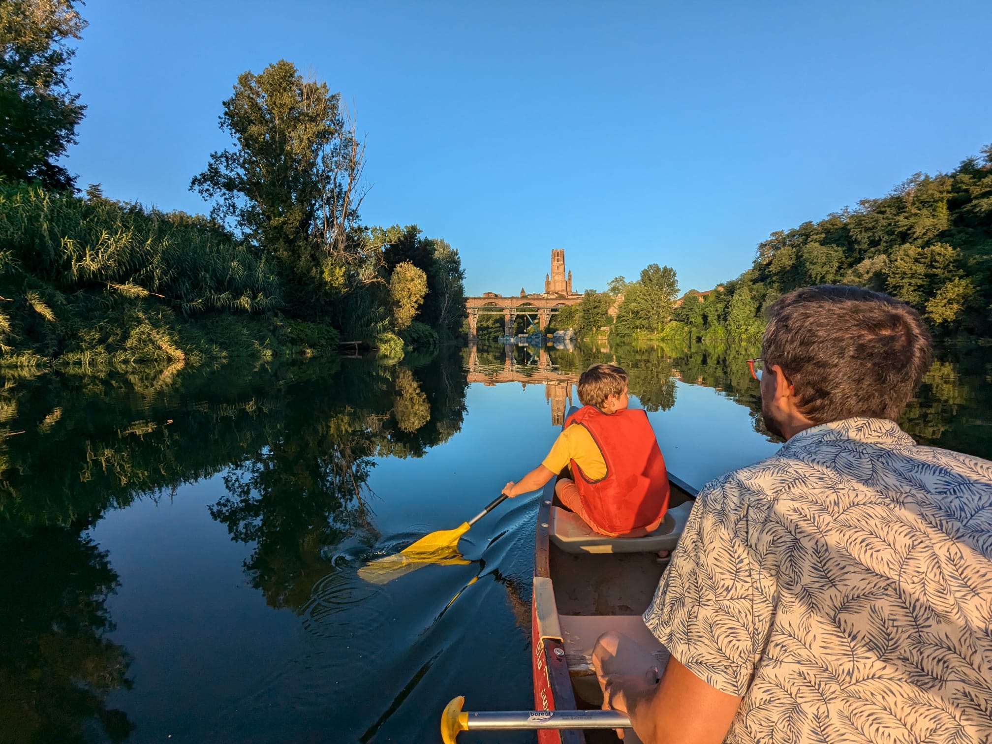 Sur le Tarn dans Albi avec  notre canoe disponible