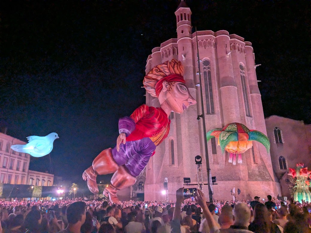 Nuit Pastel en juin 2025 au pied de la cathedralerale