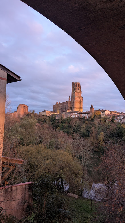 La cathedrale vue de la nouvelle passerelle pietonne