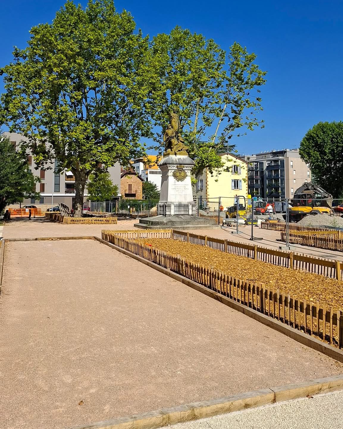 Place du Promenoir devant notre maison