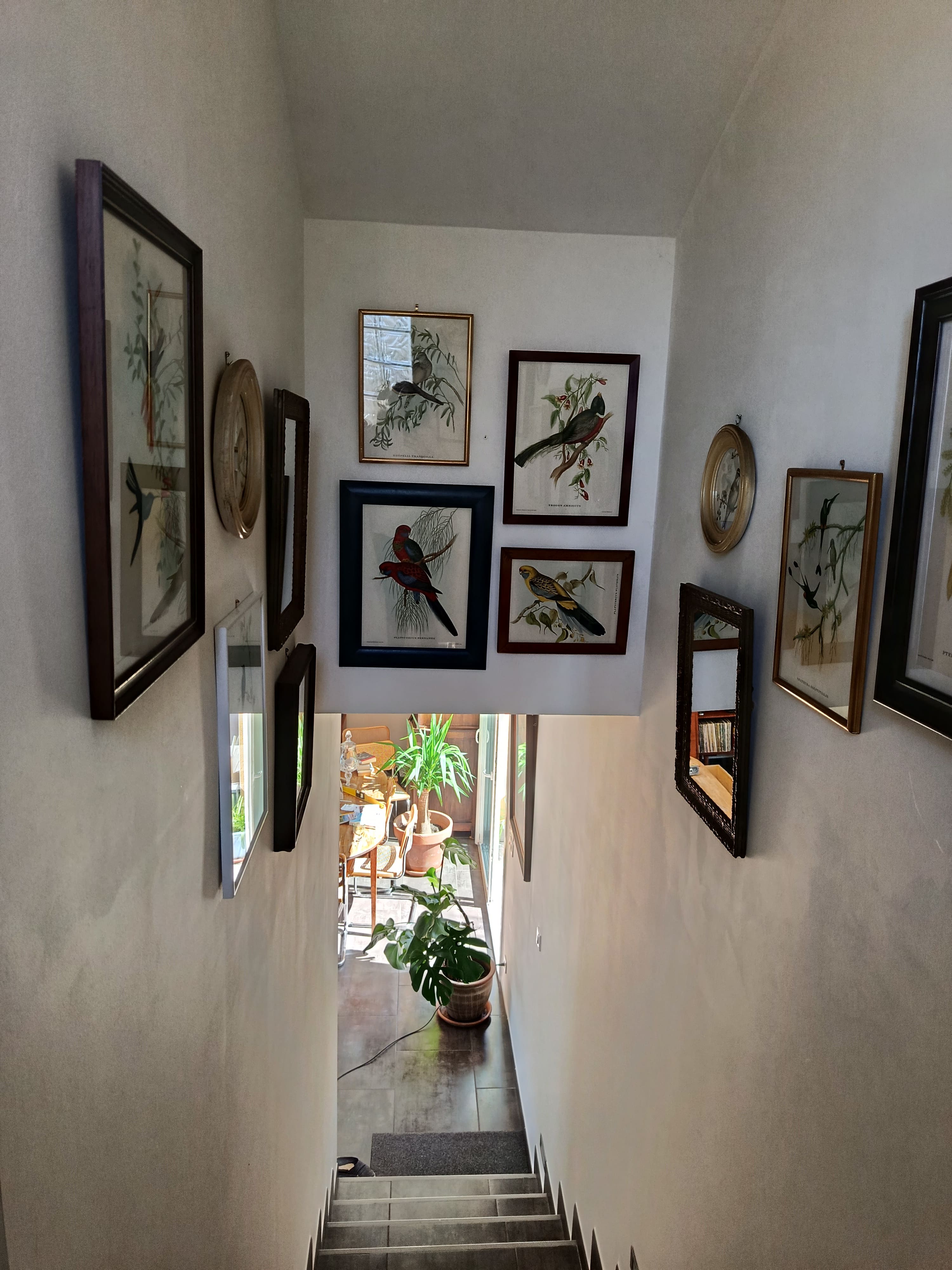 Accès par l'escalier aux chambres