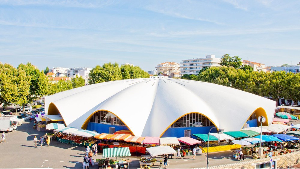 Royan, le marché central à 350 m