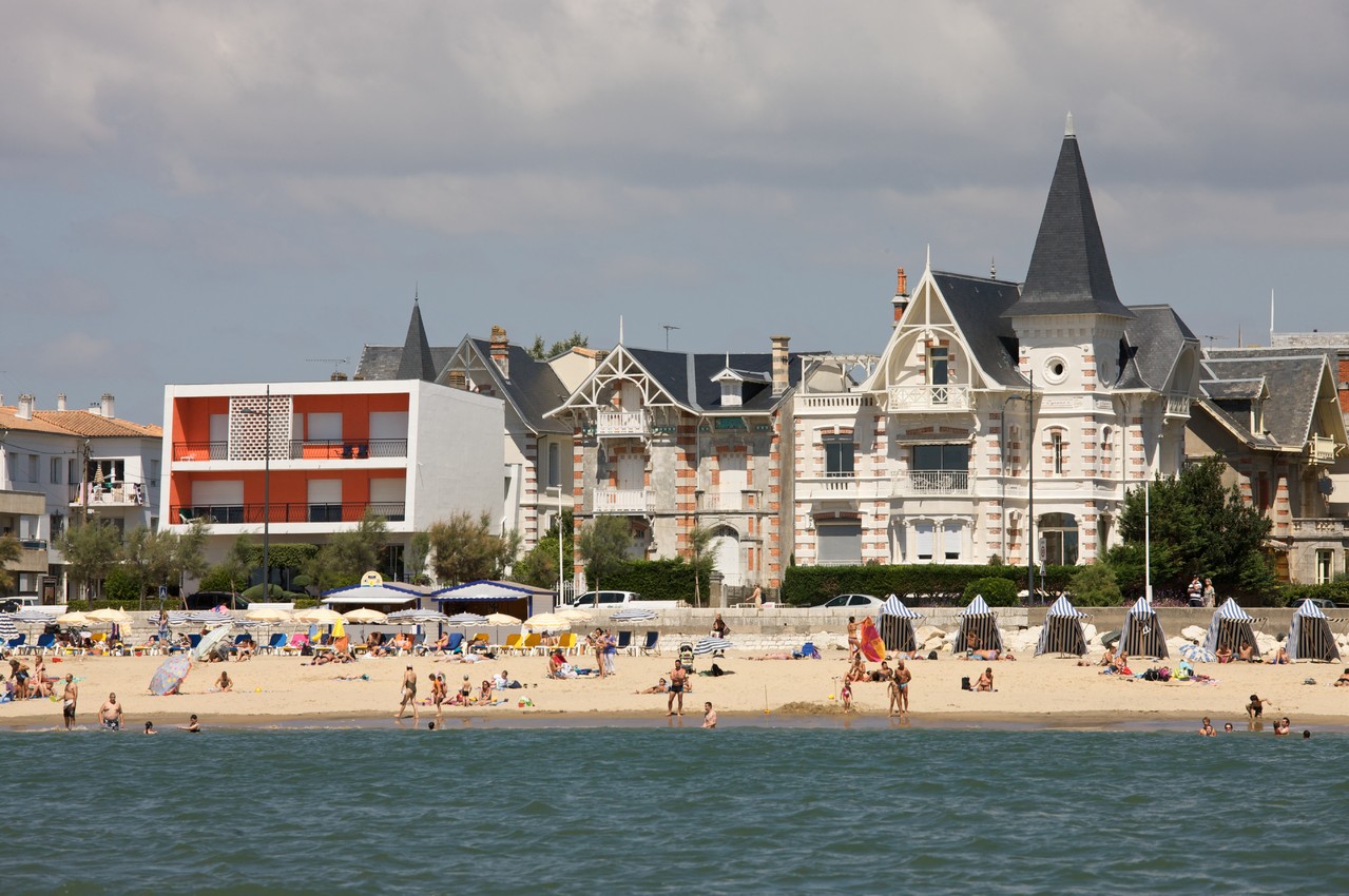 Royan, villas et plage de la grande conche à 800 mètres