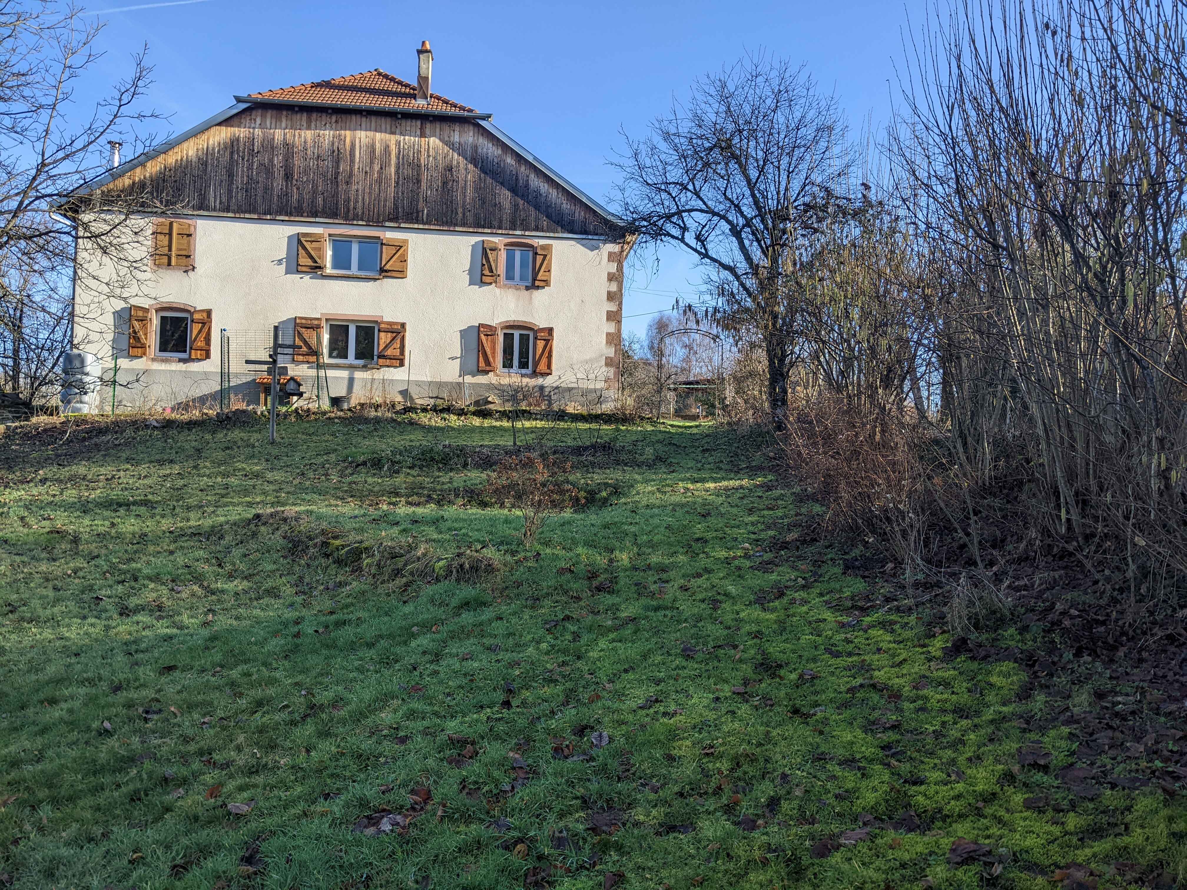 la ferme coté sud vue du jardin