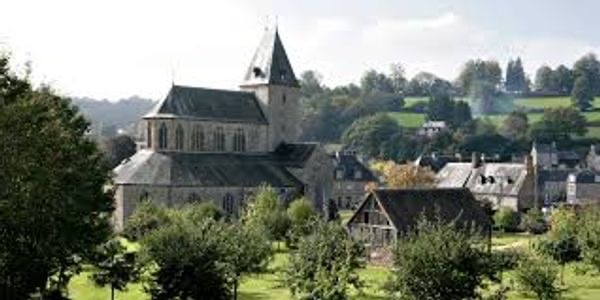 Lonlay l'Abbaye (1 km)